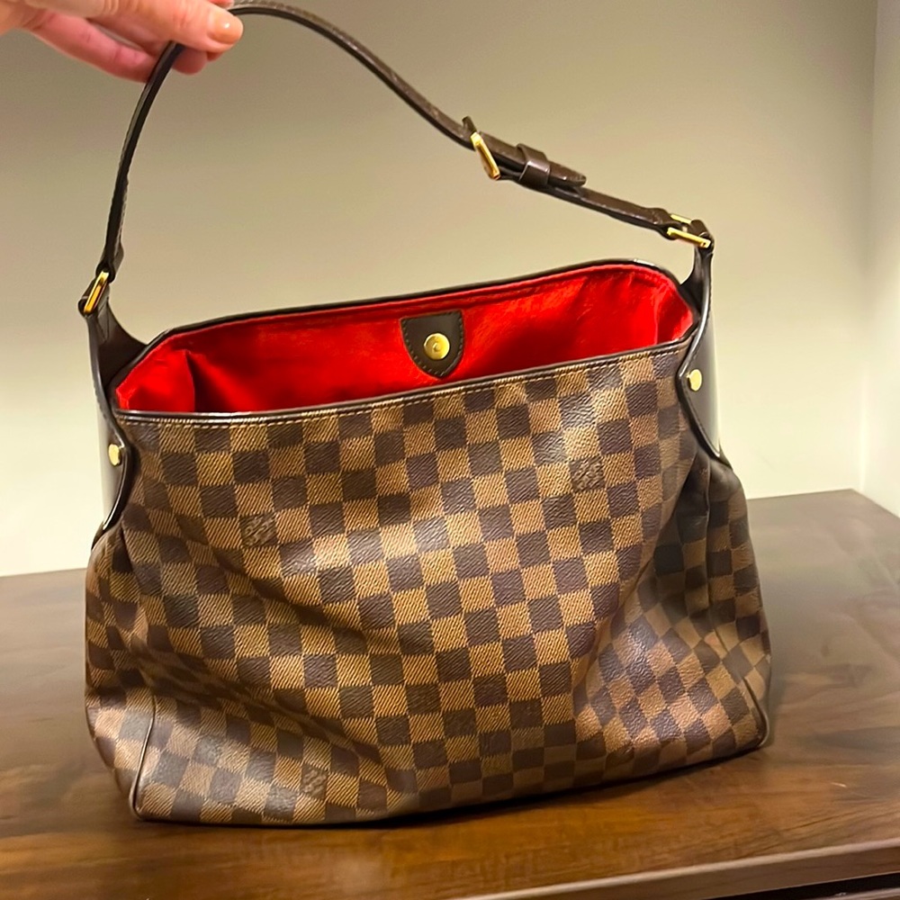 Louis Vuitton Damier Ebene coated canvas shoulder bag.
